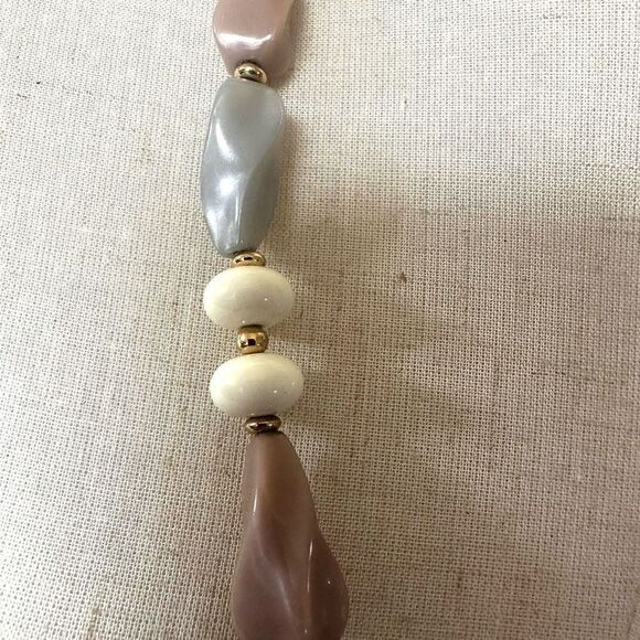 Vintage cream and grey beaded necklace - Picture 3 of 7